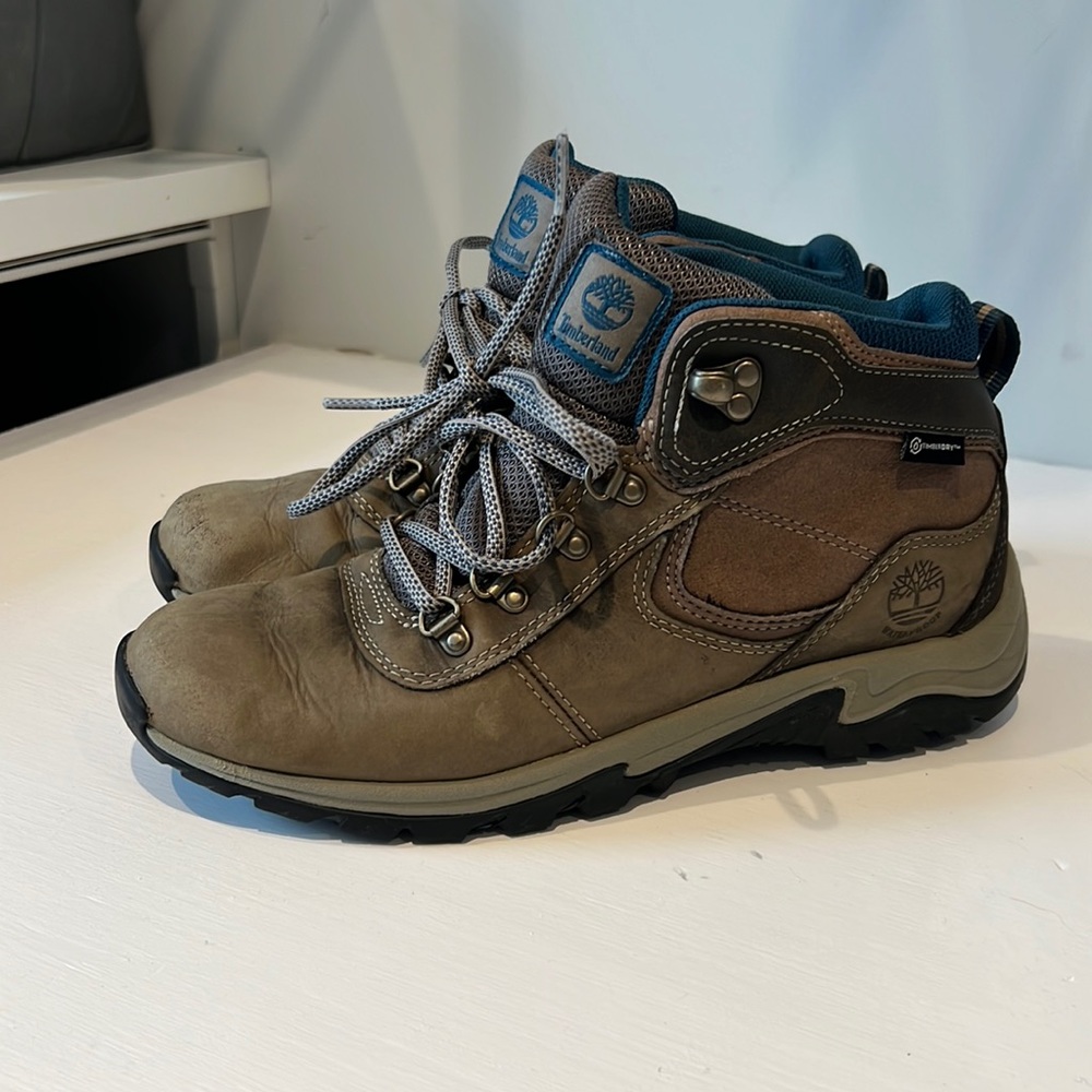 Timberland boots women size 8 brown and blue